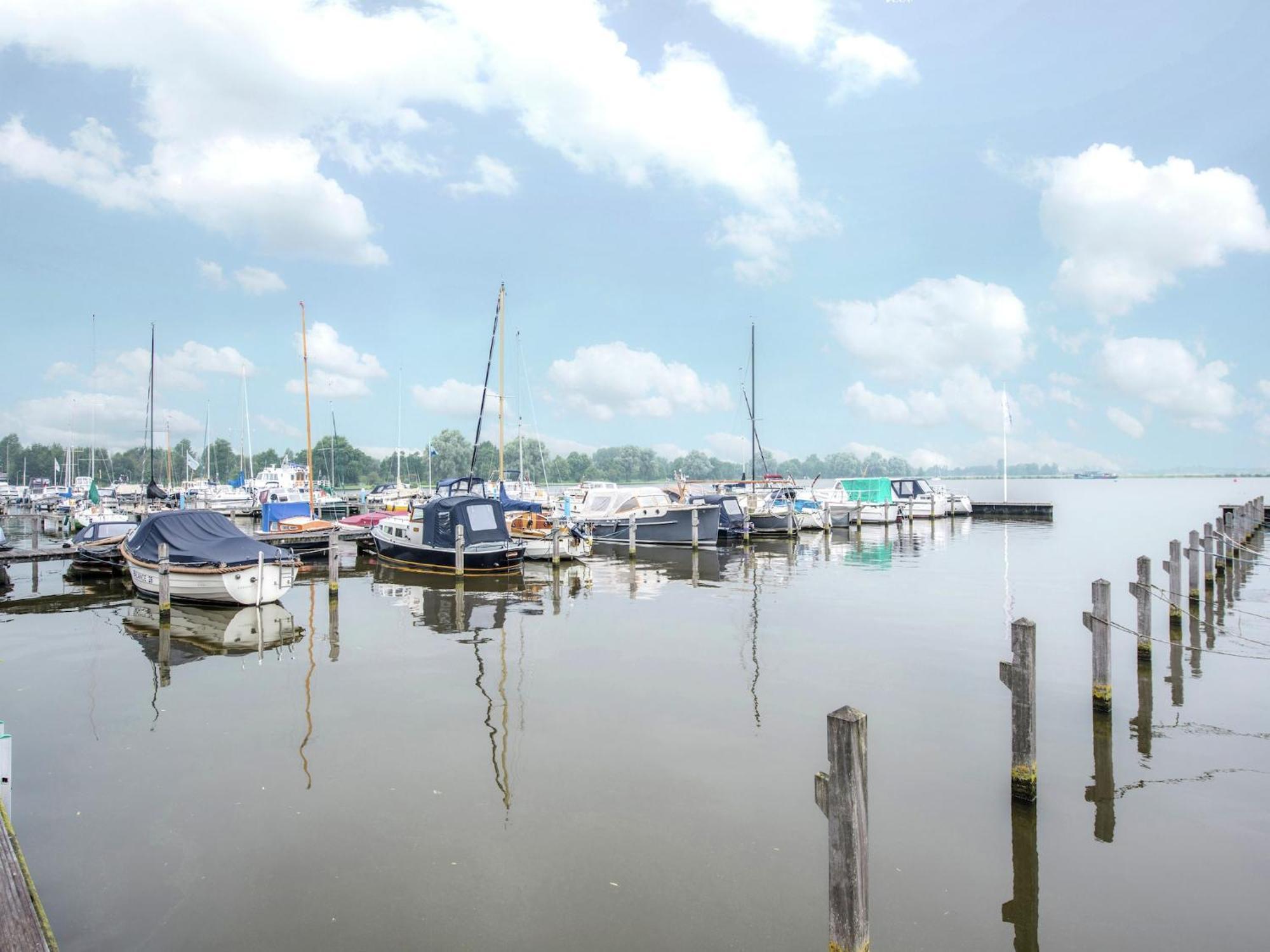 Modern Houseboat With Air Conditioning Located In Marina Uitgeest Zewnętrze zdjęcie
