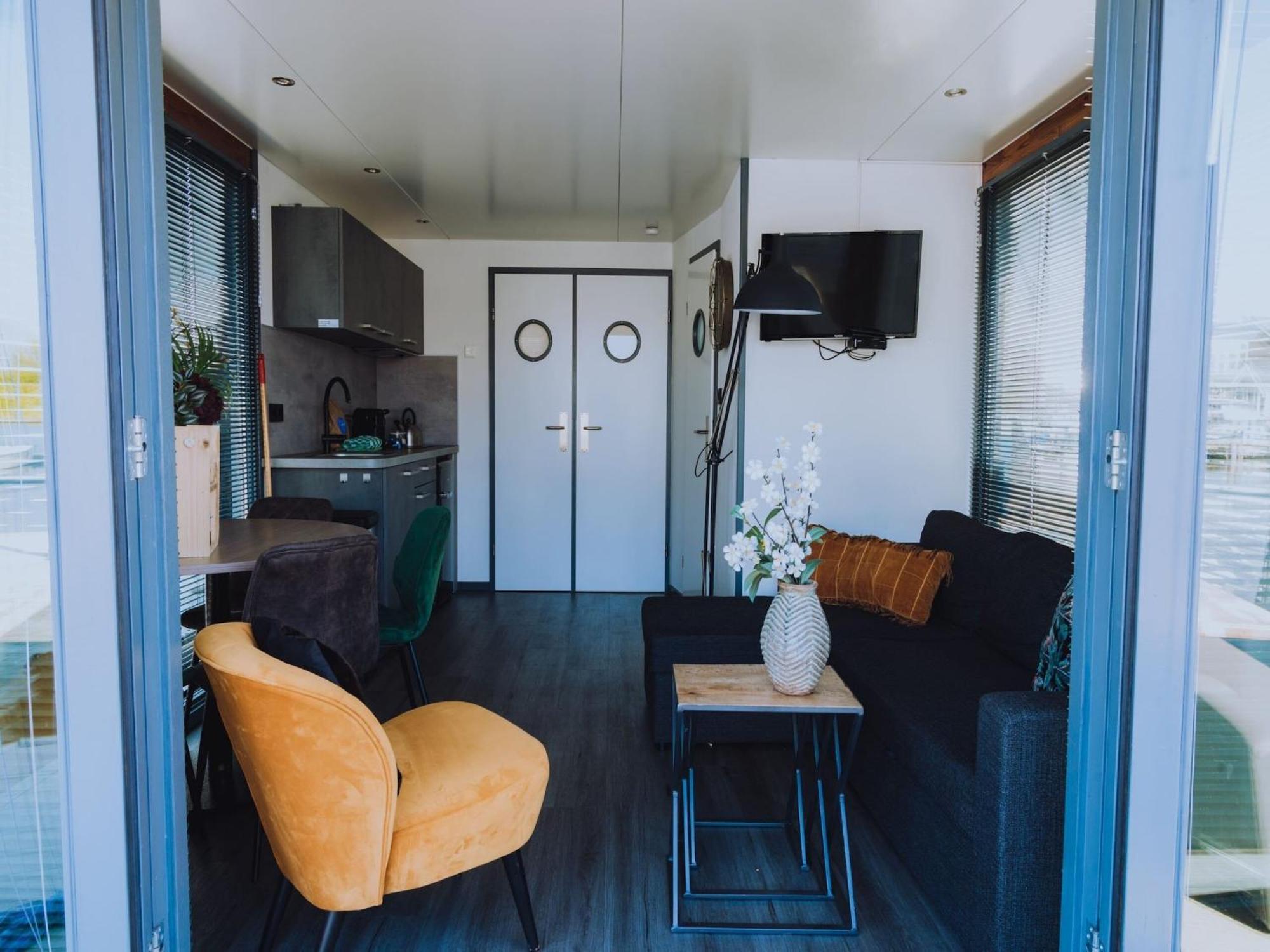 Modern Houseboat With Air Conditioning Located In Marina Uitgeest Zewnętrze zdjęcie