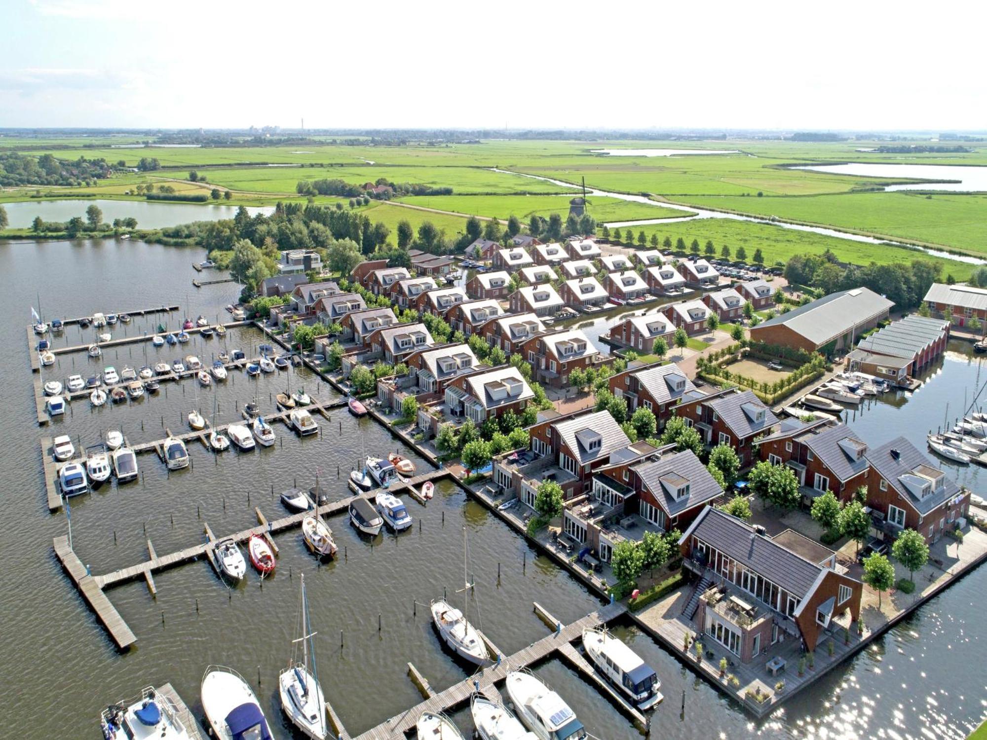 Modern Houseboat With Air Conditioning Located In Marina Uitgeest Zewnętrze zdjęcie