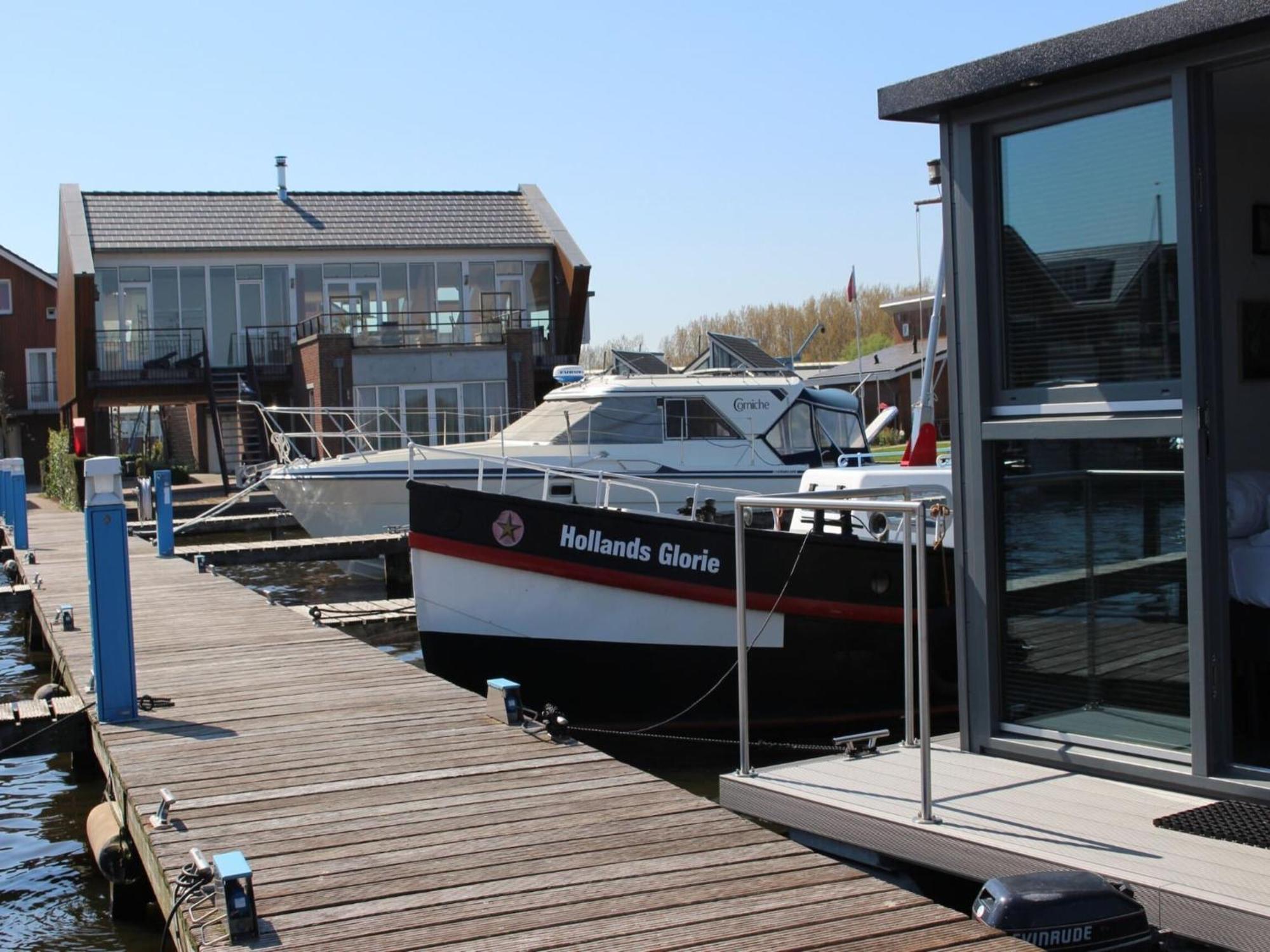 Modern Houseboat With Air Conditioning Located In Marina Uitgeest Zewnętrze zdjęcie