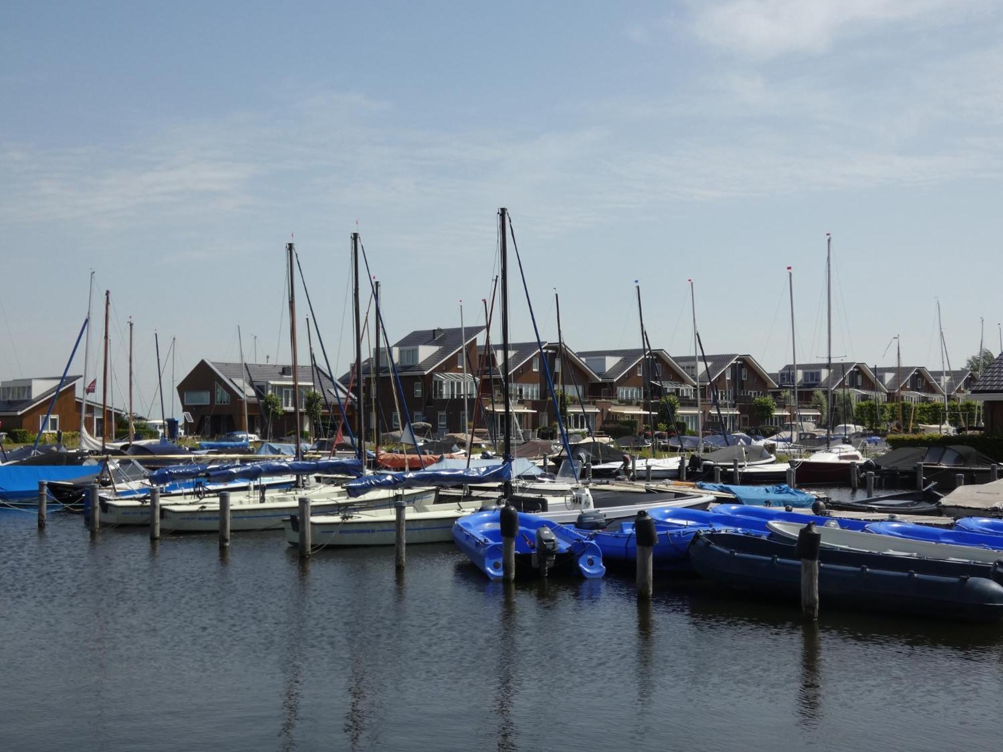 Modern Houseboat With Air Conditioning Located In Marina Uitgeest Zewnętrze zdjęcie