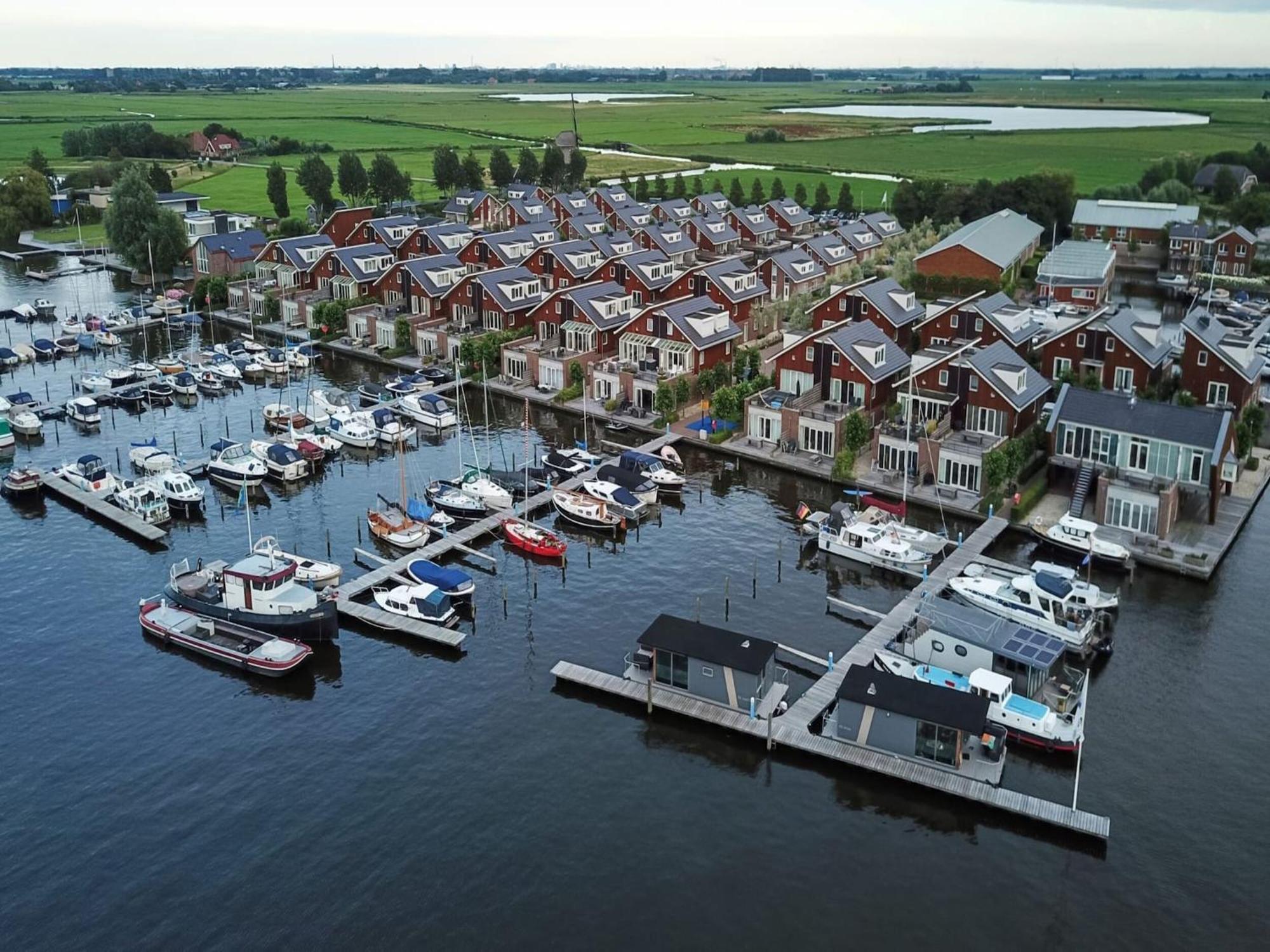 Modern Houseboat With Air Conditioning Located In Marina Uitgeest Zewnętrze zdjęcie