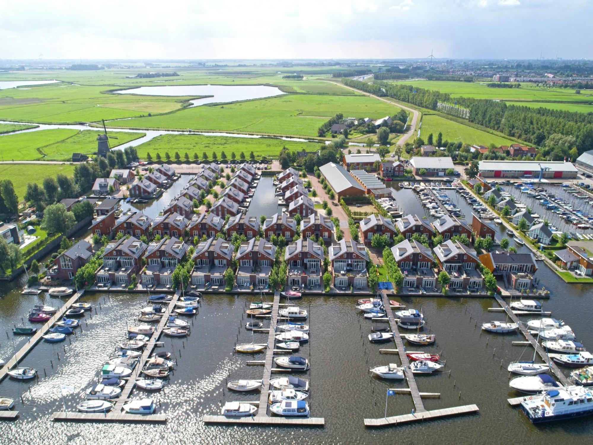 Modern Houseboat With Air Conditioning Located In Marina Uitgeest Zewnętrze zdjęcie
