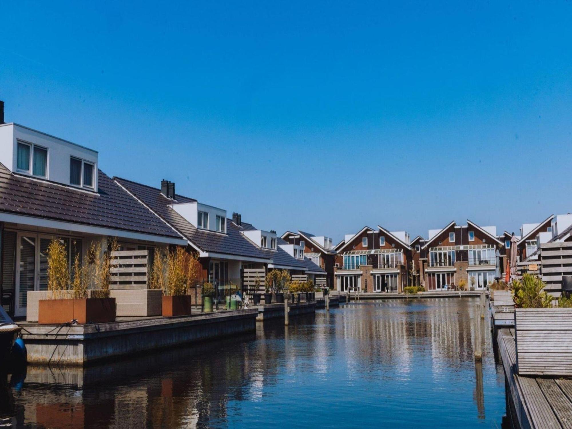 Modern Houseboat With Air Conditioning Located In Marina Uitgeest Zewnętrze zdjęcie